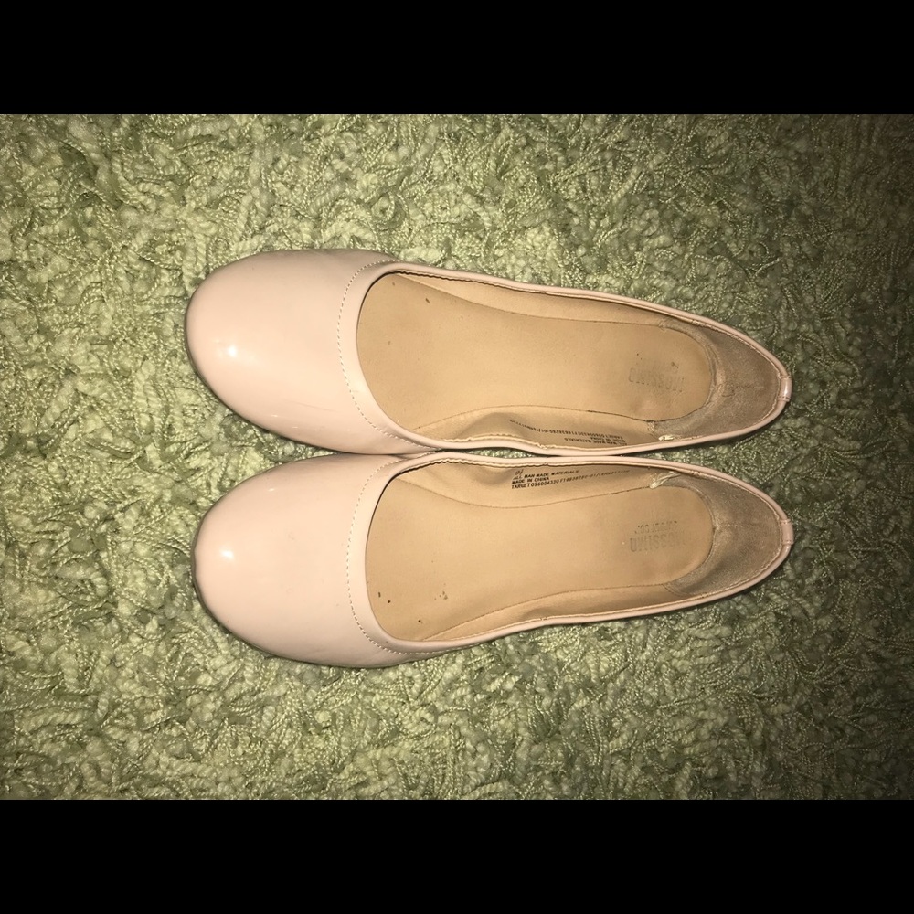 Nude flats 9.5